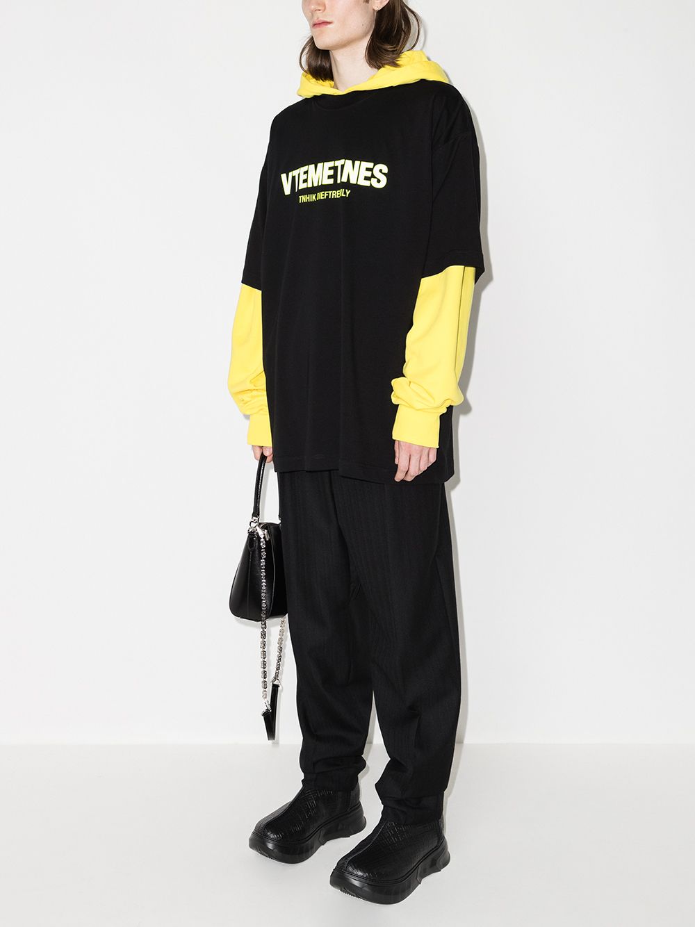 VETEMENTS Think Differently VTEMETNES T-Shirt Black - MAISONDEFASHION.COM