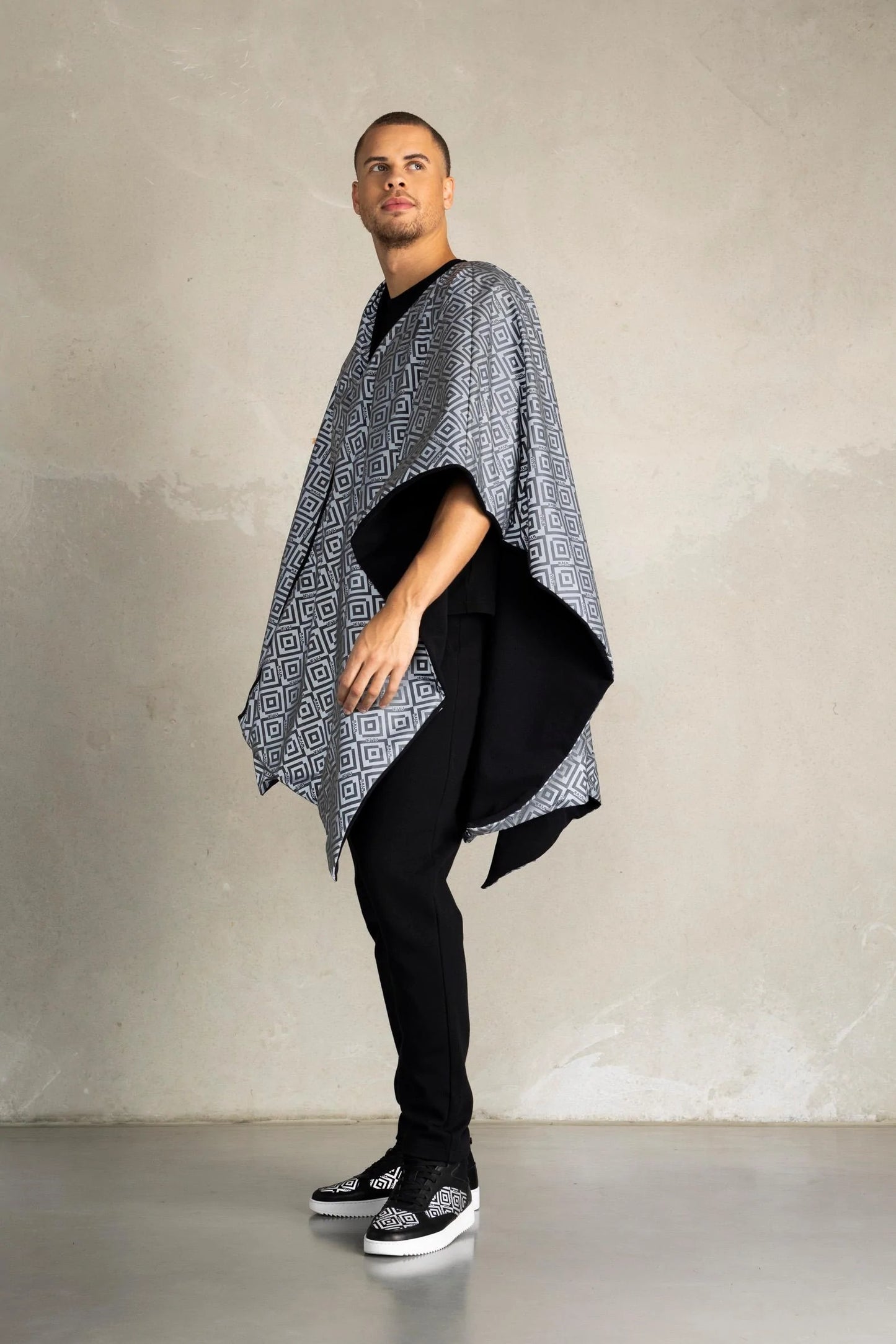 BALR X ISHU Reversible Poncho black - MAISONDEFASHION.COM