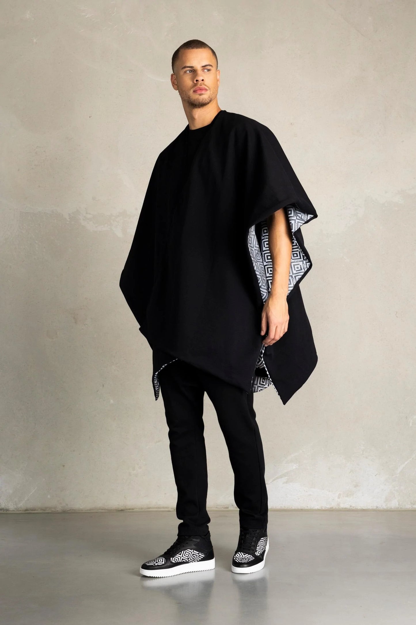 BALR X ISHU Reversible Poncho black - MAISONDEFASHION.COM